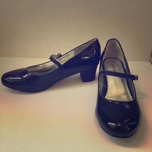 Kids black Nine West size 5 shoes girls.